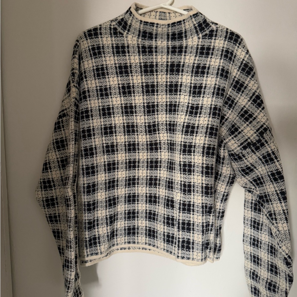 SOLD ON ANOTHER APP- Ann Taylor Cream and Black Plaid Sweater 🖤🤍